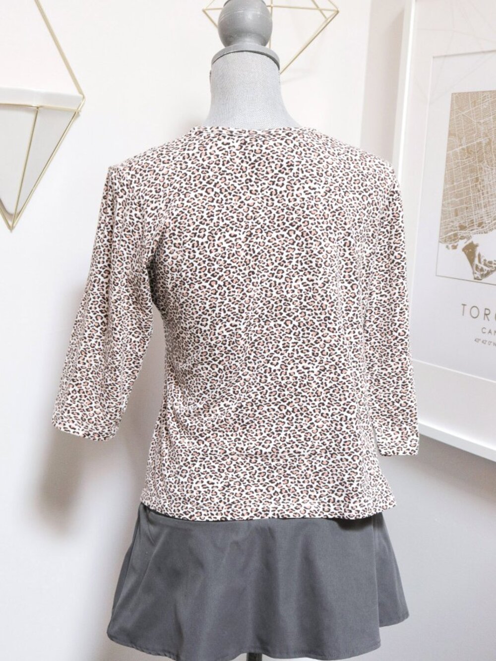 CURVES Light Pink Leopard Print Mid Sleeve Tee, Casual Scoop Neck Top, Medium - Picture 3 of 8